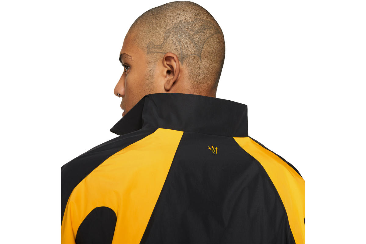 Black and gold nike jacket on sale